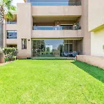 Front De Piscine En Rez De Jardin A Prestigia