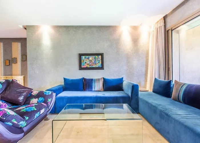Front De Piscine En Rez De Jardin A Prestigia