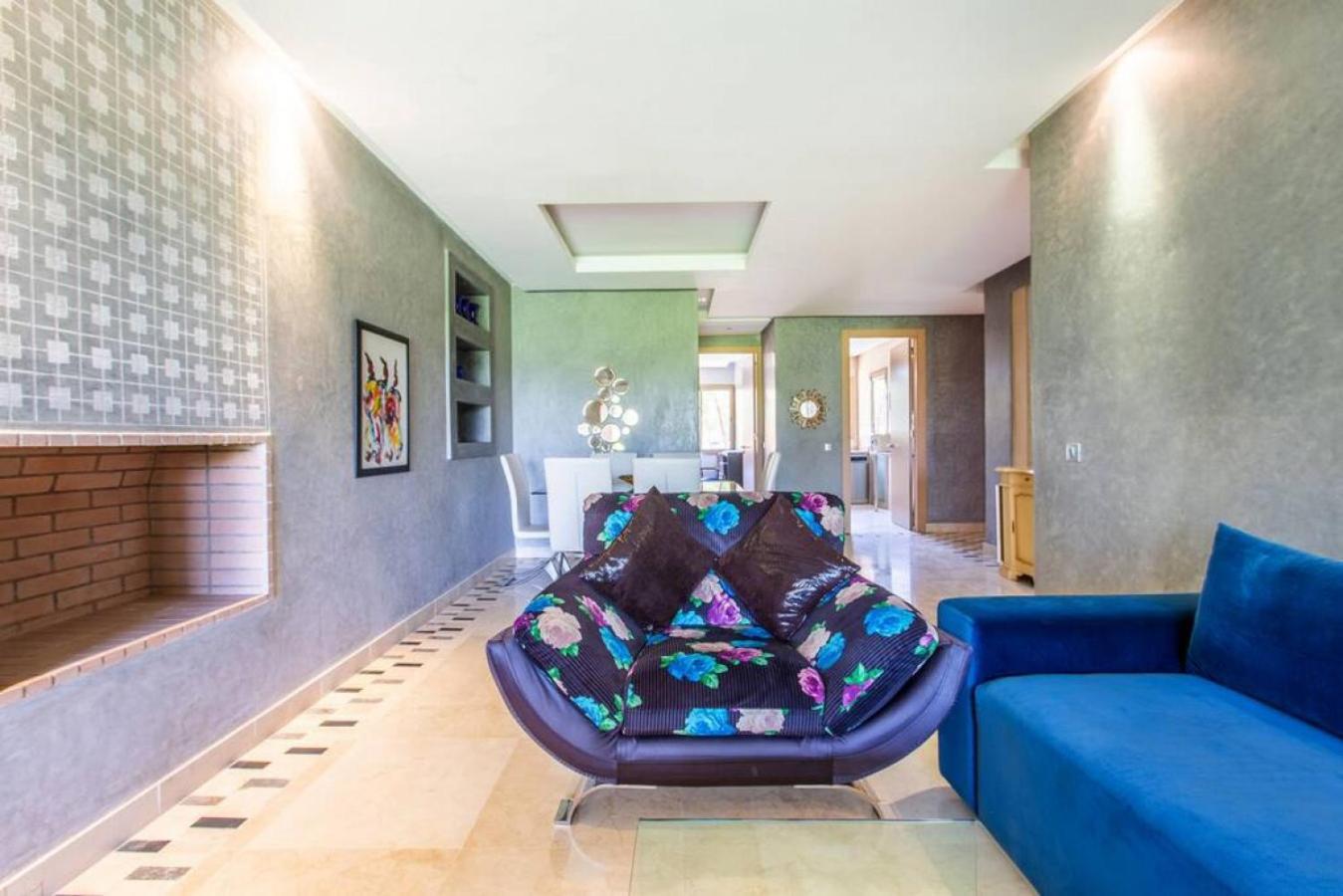 Front De Piscine En Rez De Jardin A Prestigia