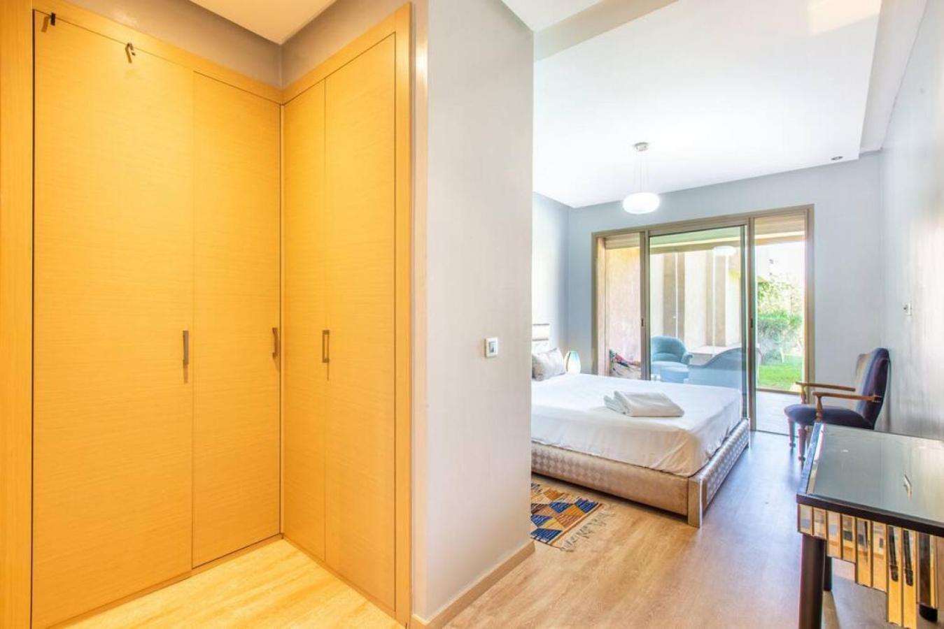 Appartement Front De Piscine En Rez De Jardin A Prestigia *